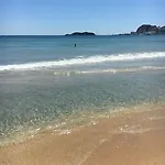 - A Deux Pas De L'eau