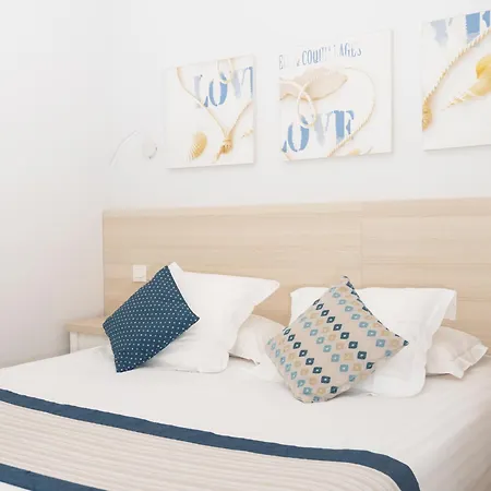 - A Deux Pas De L'eau Aparthotel La Ciotat