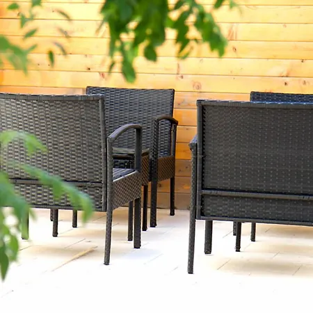 - A Deux Pas De L'eau