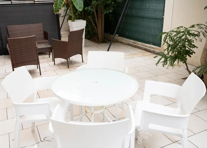 Aparthotel - A Deux Pas De L'eau La Ciotat