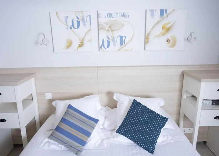 - A Deux Pas De L'eau Aparthotel 4*
