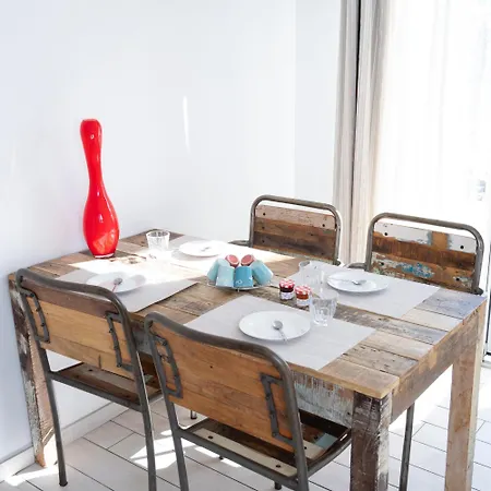 - A Deux Pas De L'eau Aparthotel