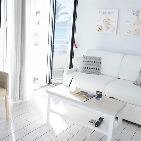 - A Deux Pas De L'eau 4*