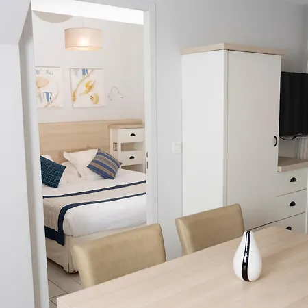 - A Deux Pas De L'eau شقة فندقية لا سيوتا