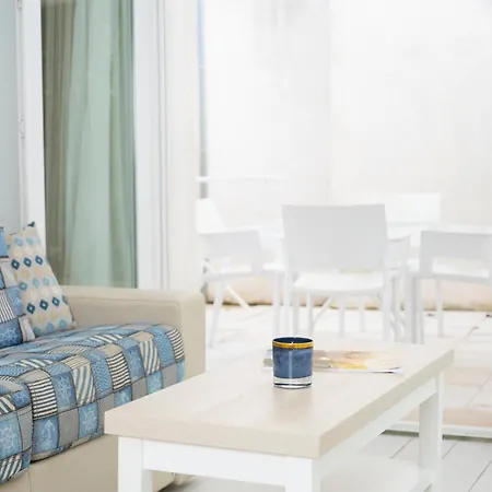 - A Deux Pas De L'eau 4*