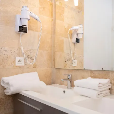 - A Deux Pas De L'eau La Ciotat