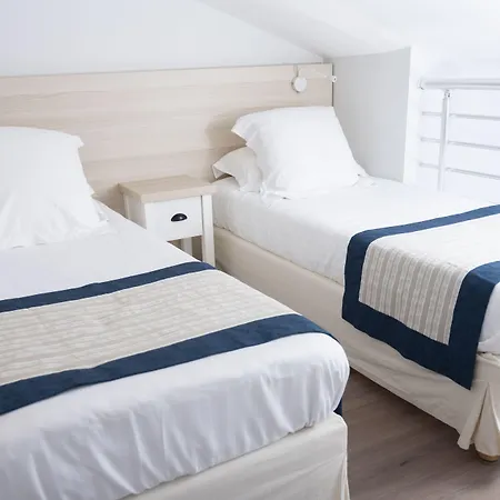 - A Deux Pas De L'eau لا سيوتا