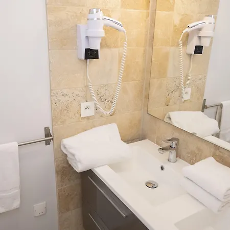 - A Deux Pas De L'eau Apart Otel 4*
