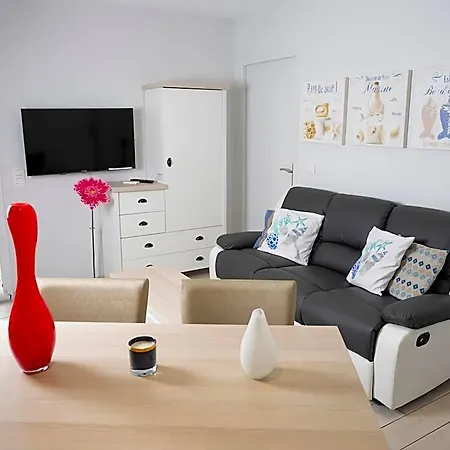 - A Deux Pas De L'eau Apart Otel 4*