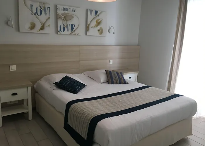 - A Deux Pas De L'eau Aparthotel La Ciotat
