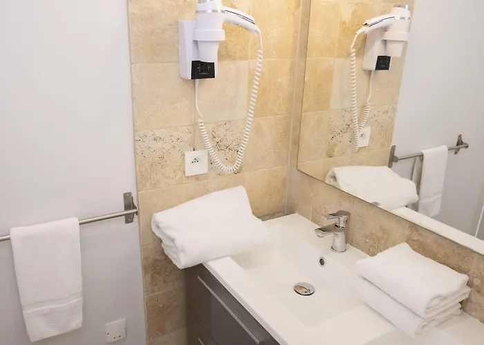 - A Deux Pas De L'eau Aparthotel 4*